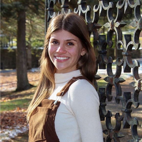 Meet your Posher, Paige - Picture 1 of 1